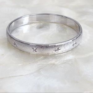 Vintage Monet Silver Tone Etched Stars Pretty Bangle Bracelet Elegant